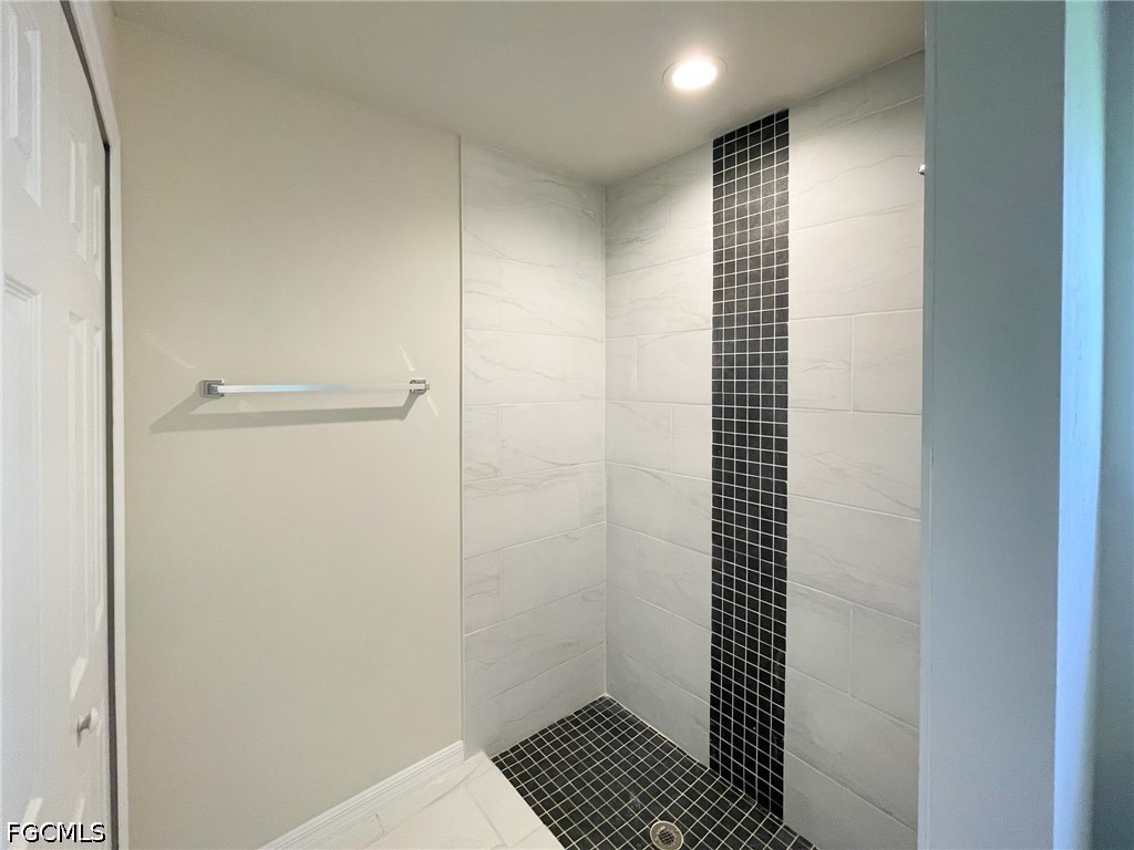 3 Bed SingleFamilyResidence for Sale in Cape Coral, photo 7