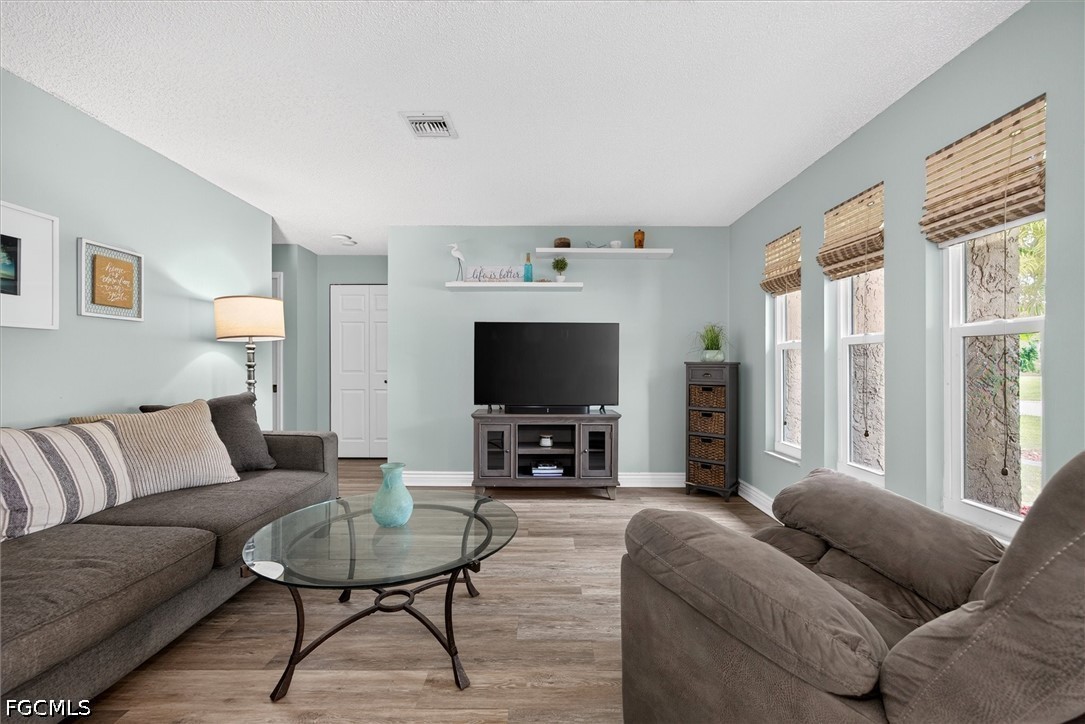 3 Bed Pool Home for Sale in Cape Coral, photo 7