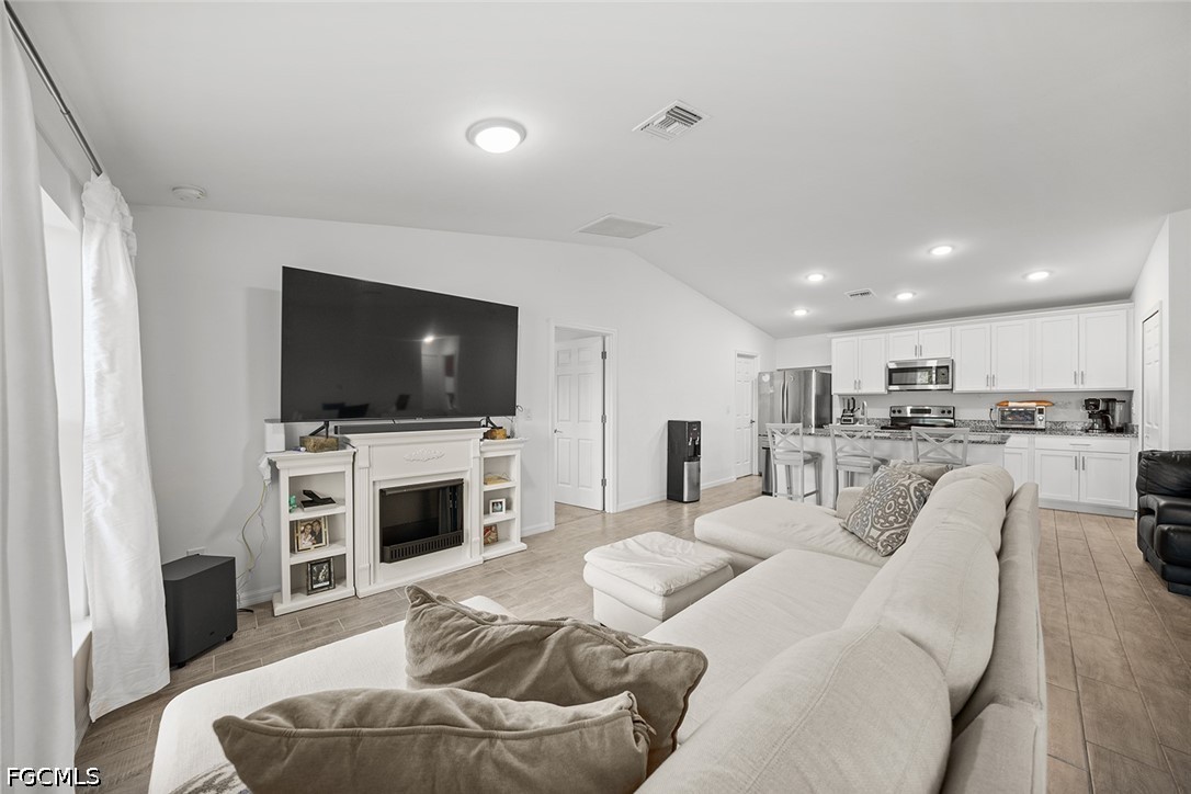 3 Bed SingleFamilyResidence for Sale in Cape Coral, photo 7