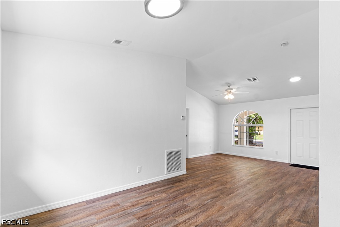 3 Bed SingleFamilyResidence for Sale in Fort Myers, FL — photo 7