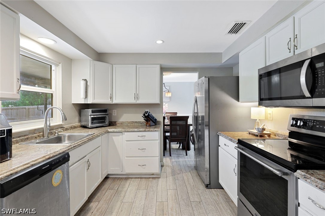 3 Bed SingleFamilyResidence for Sale in San Carlos Park, photo 7