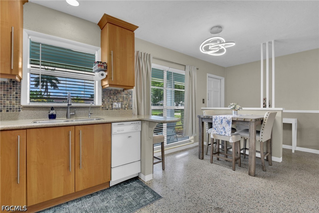 2 Bed SingleFamilyResidence for Sale in Mcgregor Groves, FL — photo 7