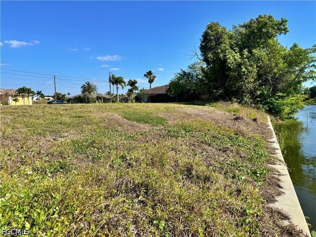 Waterfront Home for Sale in Cape Coral, FL, $112,000 — photo 7