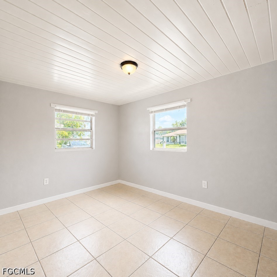 2 Bed Condominium for Sale in Fort Myers, FL, $1,095 — photo 7