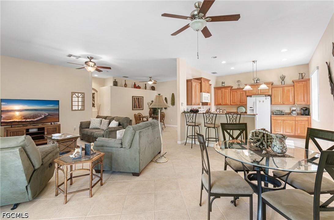2 Bed SingleFamilyResidence for Sale in Stoneybrook, FL — photo 7