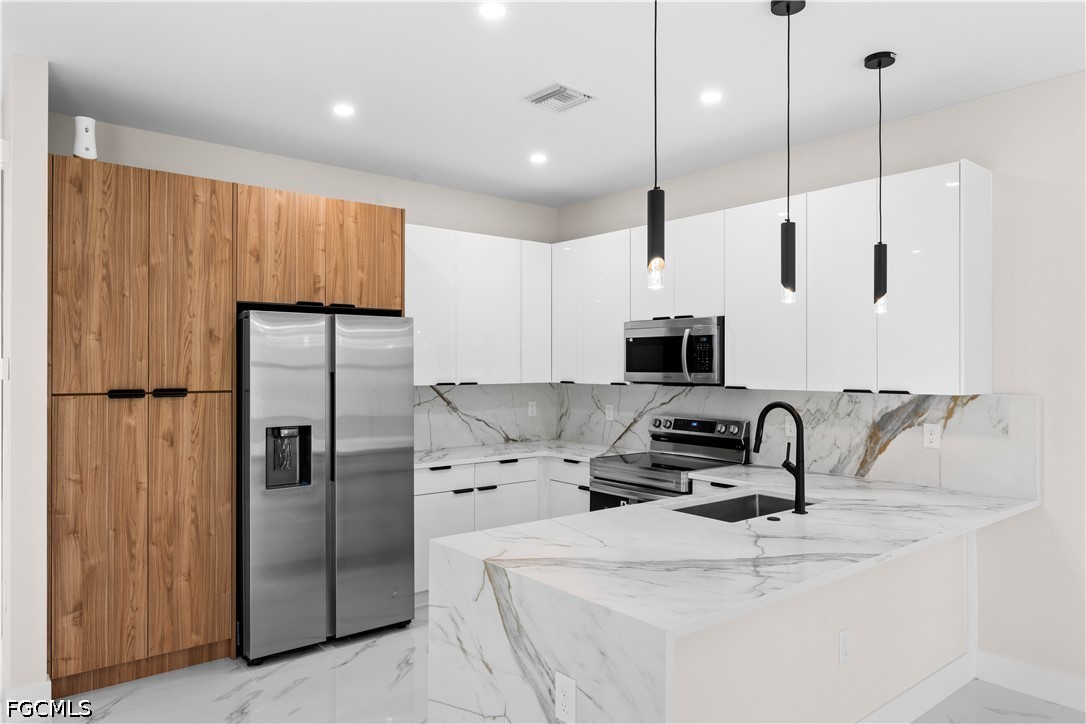 3 Bed SingleFamilyResidence for Sale in Lehigh Acres, FL — photo 7
