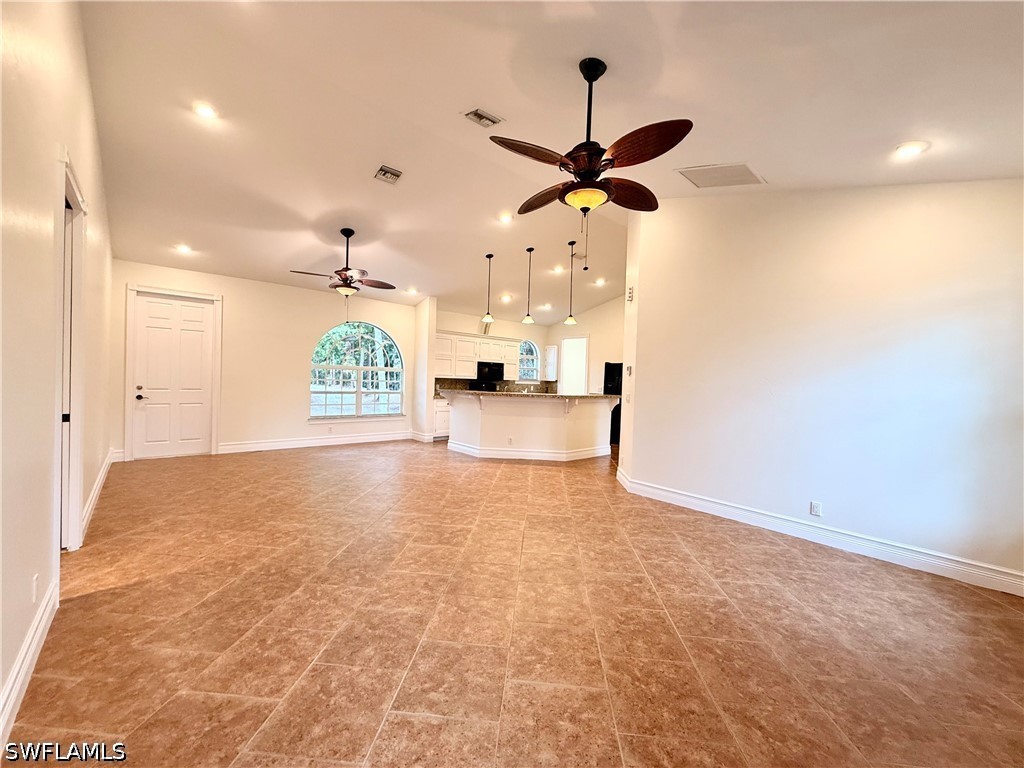 2 Bed SingleFamilyResidence for Sale in Naples, FL, $2,800 — photo 7