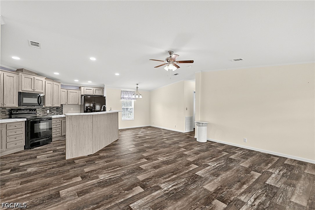 3 Bed ManufacturedHome for Sale in Springwood, FL, $160,000 — photo 7