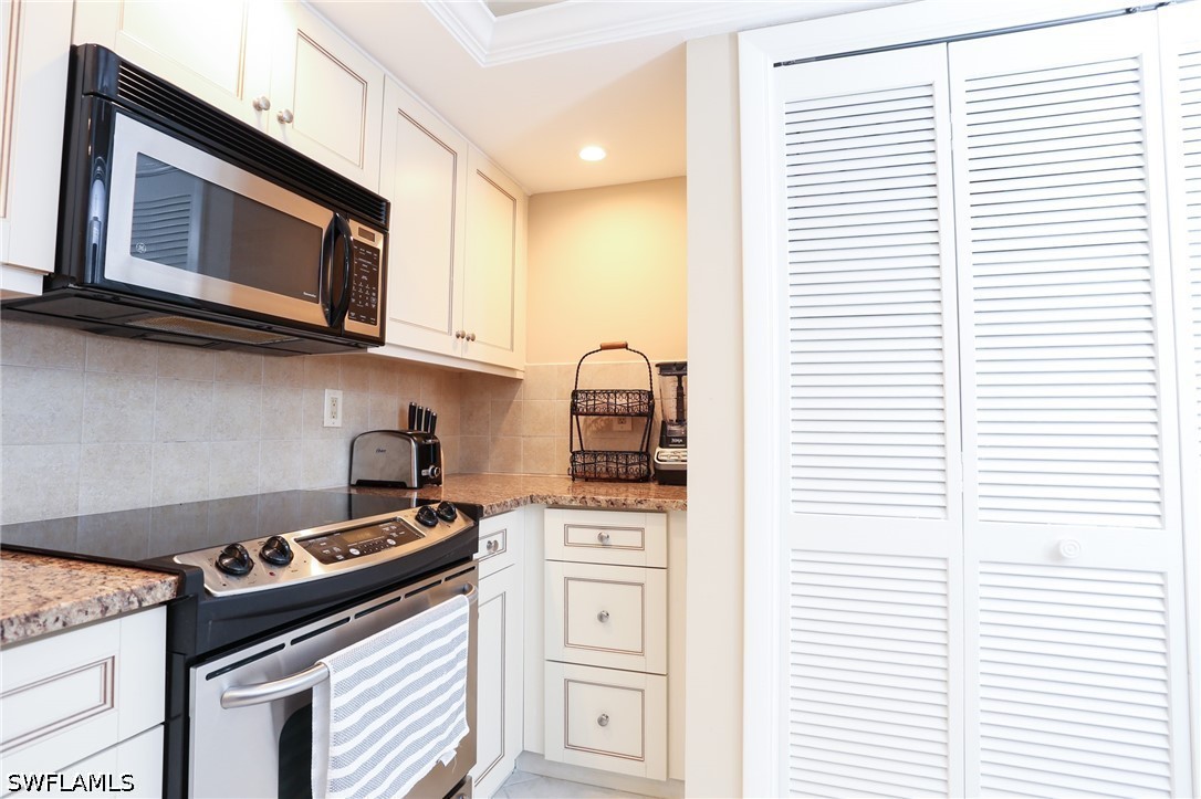 2 Bed Waterfront Home for Sale in Naples, FL, $3,100 — photo 7