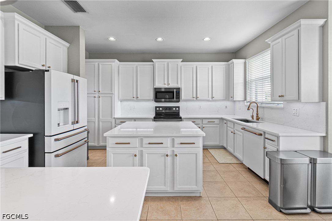 5 Bed Waterfront Home for Sale in Fort Myers, FL, $575,000 — photo 7