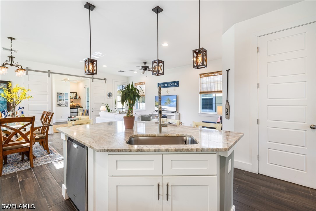 5 Bed SingleFamilyResidence for Sale in Kelly Plaza, FL — photo 7
