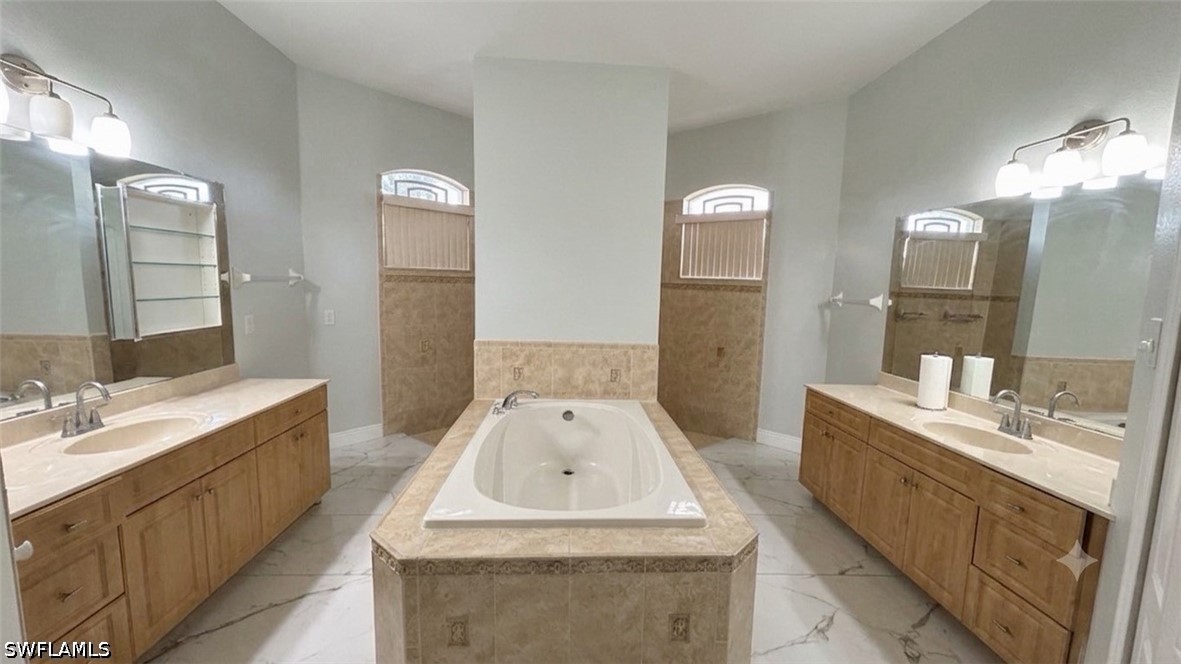4 Bed SingleFamilyResidence for Sale in Fort Myers, FL — photo 7