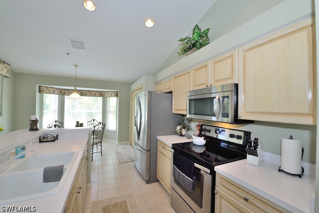 2 Bed Condominium for Sale in Stoneybrook, FL, $4,500 — photo 7