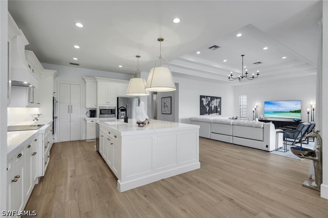 5 Bed SingleFamilyResidence for Sale in Naples, FL — photo 7