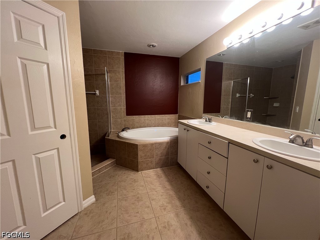 3 Bed SingleFamilyResidence for Sale in Cape Coral, FL — photo 7