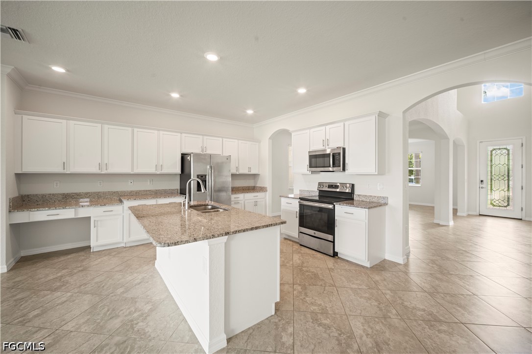 5 Bed SingleFamilyResidence for Sale in Castalina, FL — photo 7