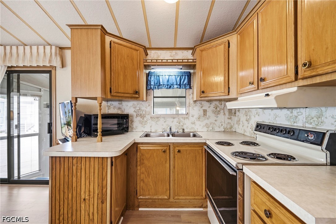 1 Bed ManufacturedHome for Sale in Limetree Park, FL — photo 7