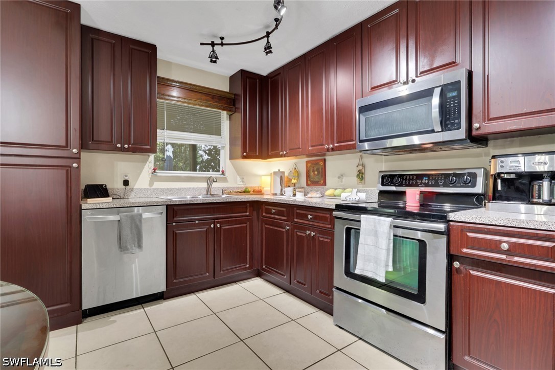 3 Bed SingleFamilyResidence for Sale in Naples, FL, $455,000 — photo 7
