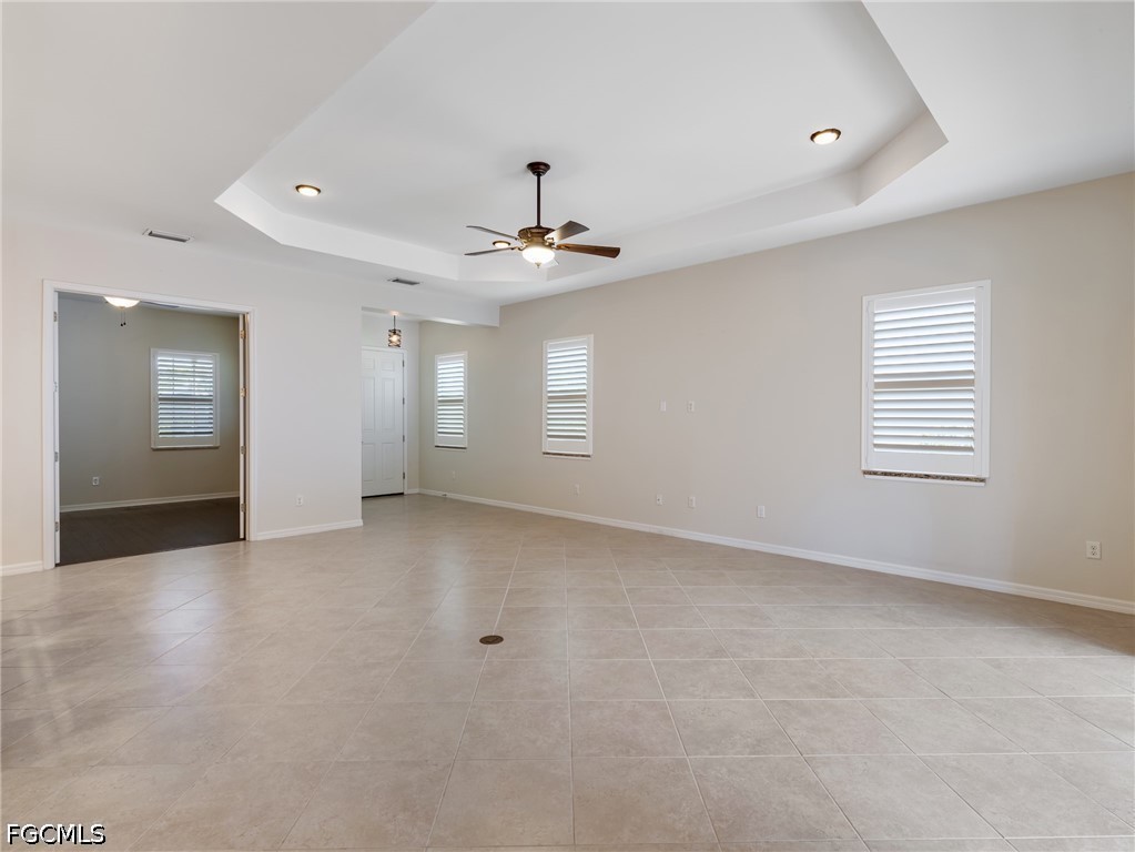 3 Bed Pool Home for Sale in Daniels Place, photo 7