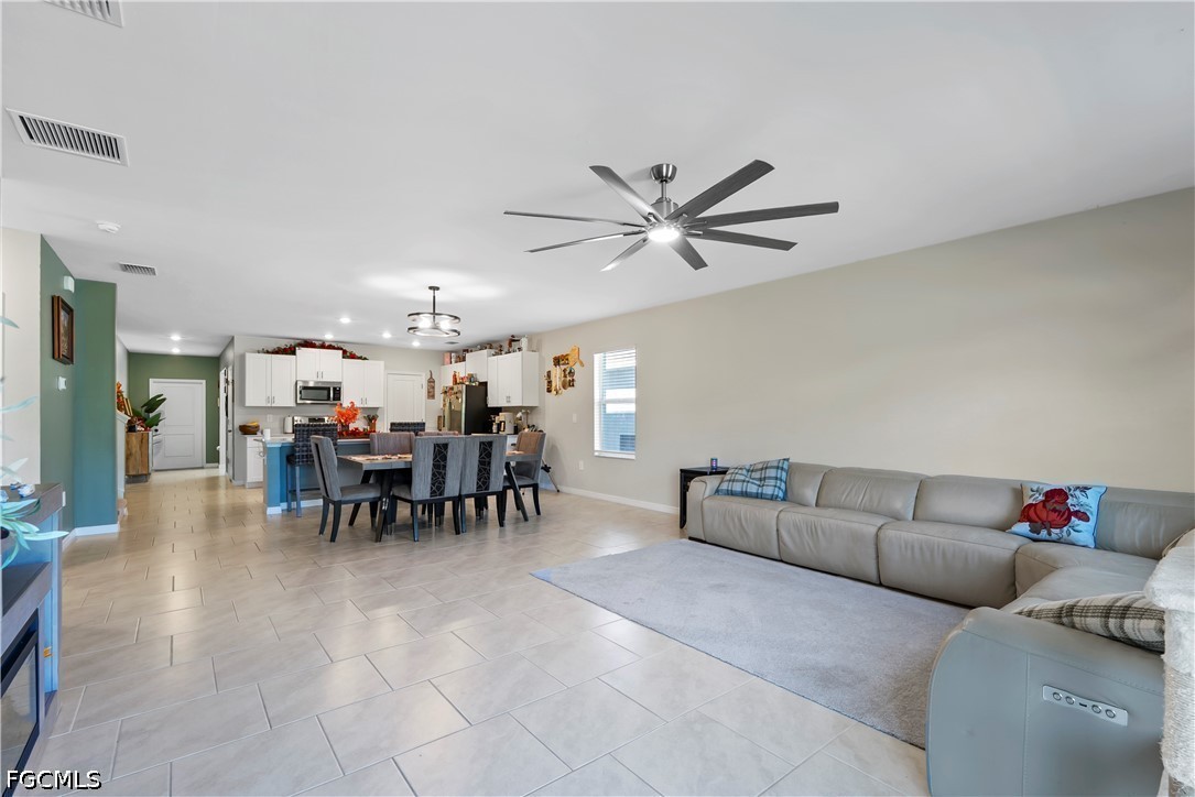 5 Bed SingleFamilyResidence for Sale in Savanna Lakes, FL — photo 7