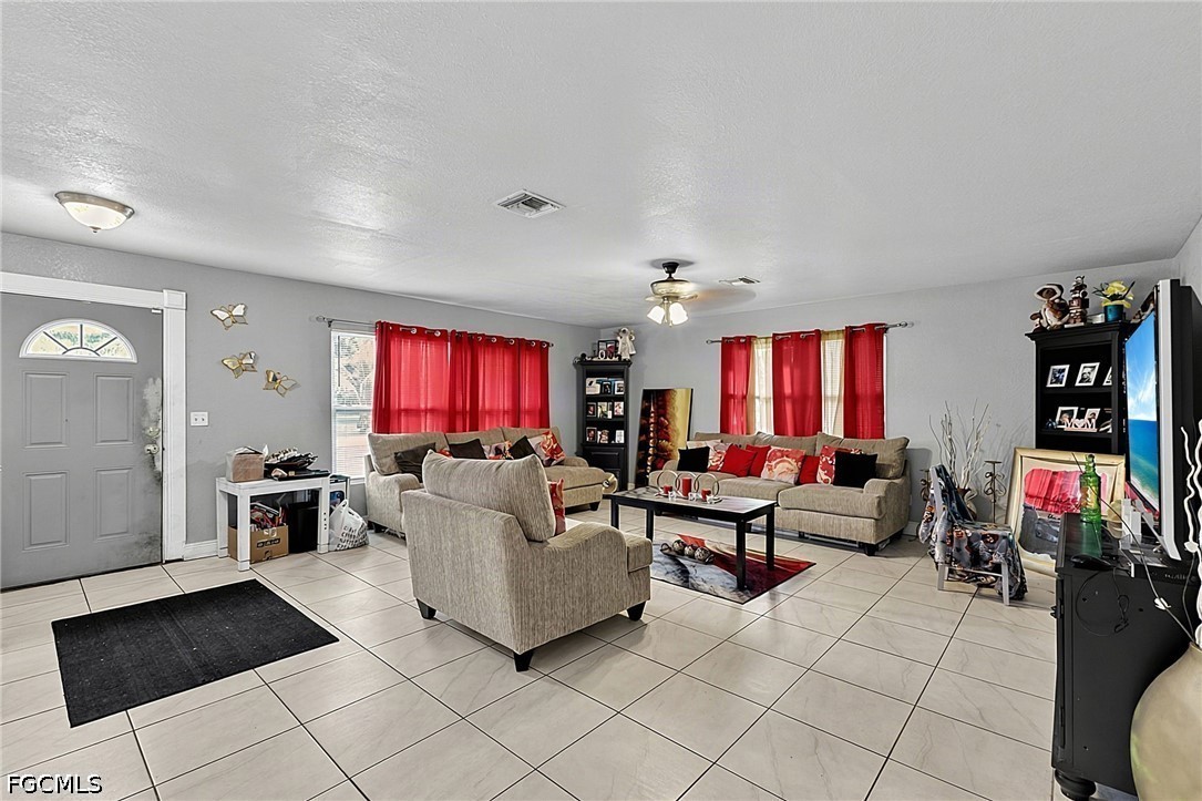 4 Bed SingleFamilyResidence for Sale in Rainbow Groves, photo 7