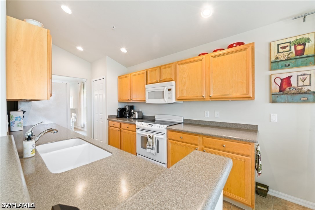 3 Bed Condominium for Sale in Sabal Pointe, FL, $259,900 — photo 7