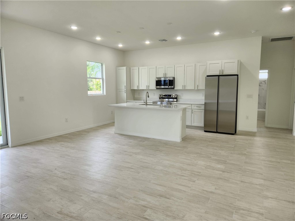 3 Bed SingleFamilyResidence for Sale in Lehigh Acres, photo 7