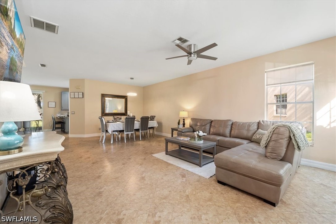4 Bed SingleFamilyResidence for Sale in Eagle Pointe, FL — photo 7
