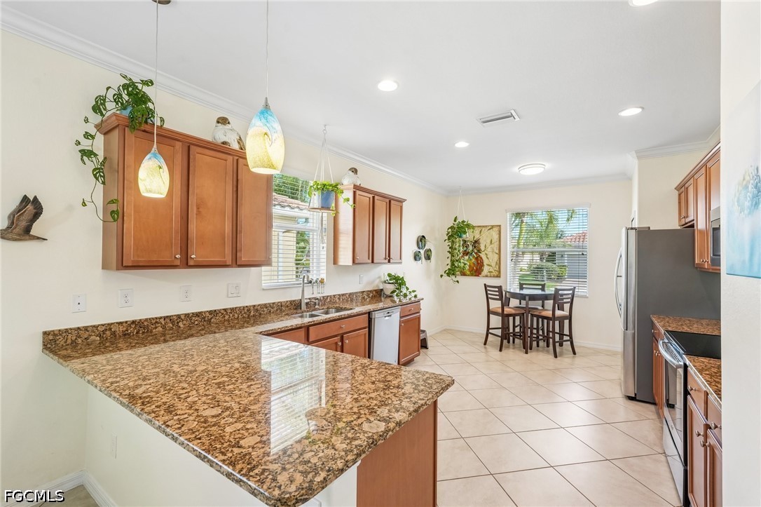 3 Bed SingleFamilyResidence for Sale in Bella Vida, FL — photo 7