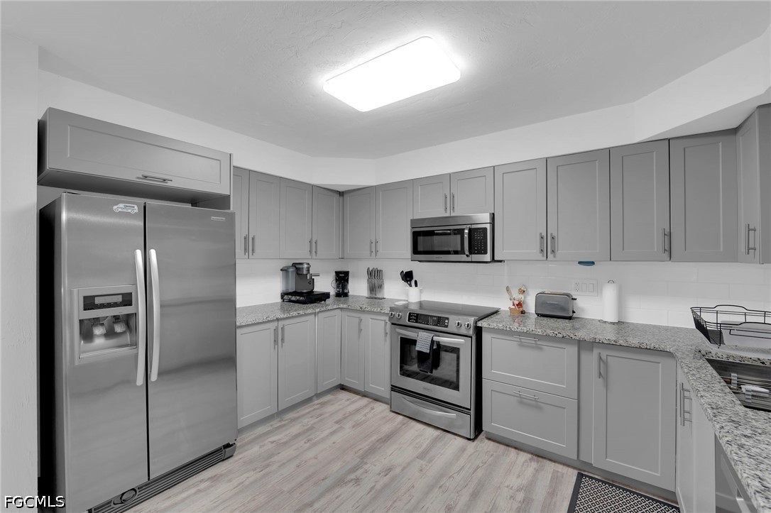 2 Bed SingleFamilyResidence for Sale in Cape Coral, photo 7