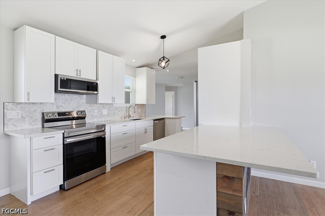 3 Bed SingleFamilyResidence for Sale in Cape Coral, photo 7