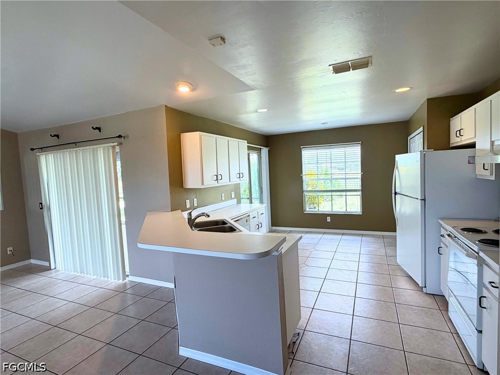 3 Bed SingleFamilyResidence for Sale in Cape Coral, FL — photo 7