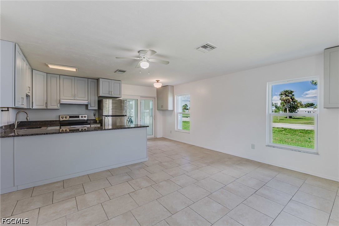 2 Bed Attached for Sale in Pinewood Villas, FL, $160,000 — photo 7