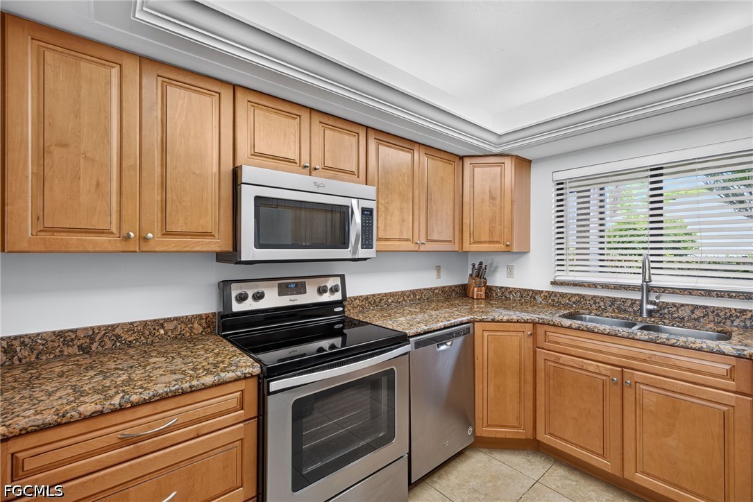 2 Bed Waterfront Home for Sale in Fort Myers, photo 7
