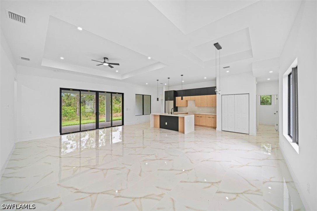 4 Bed SingleFamilyResidence for Sale in 900 Building, FL — photo 7