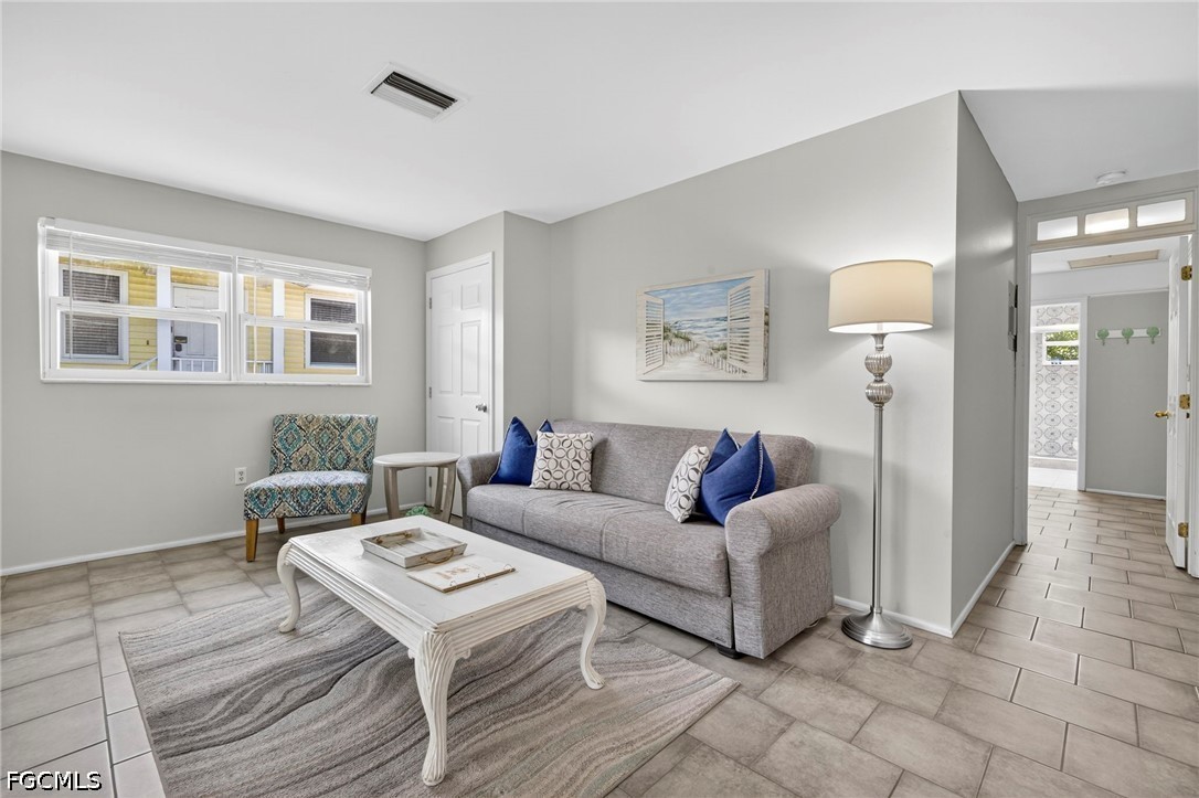 6 Bed Quadruplex for Sale in Seagrape, photo 7