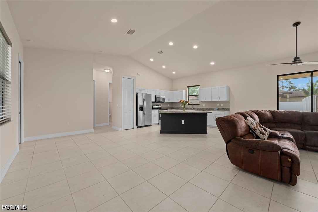 4 Bed SingleFamilyResidence for Sale in Lehigh Acres, photo 7