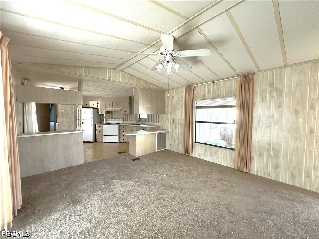 2 Bed ManufacturedHome for Sale in Mobile Manor, FL, $1,200 — photo 7