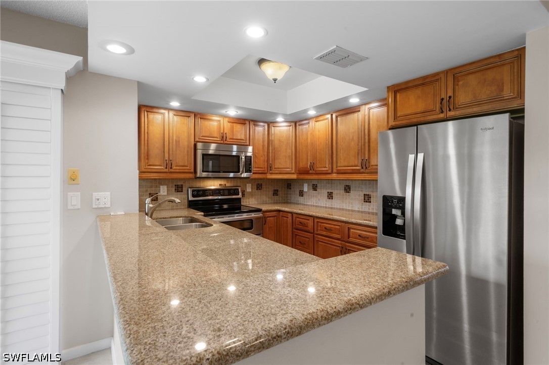 3 Bed Condominium for Sale in Fairways, FL, $250,000 — photo 7
