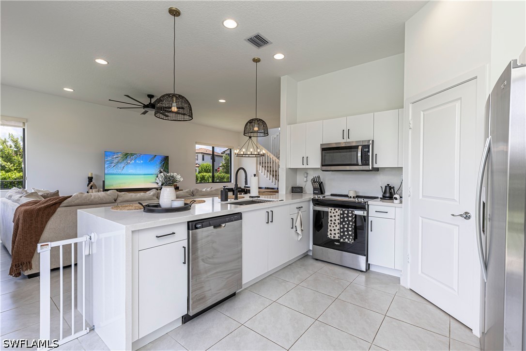 3 Bed SingleFamilyResidence for Sale in Silverwood, FL — photo 7