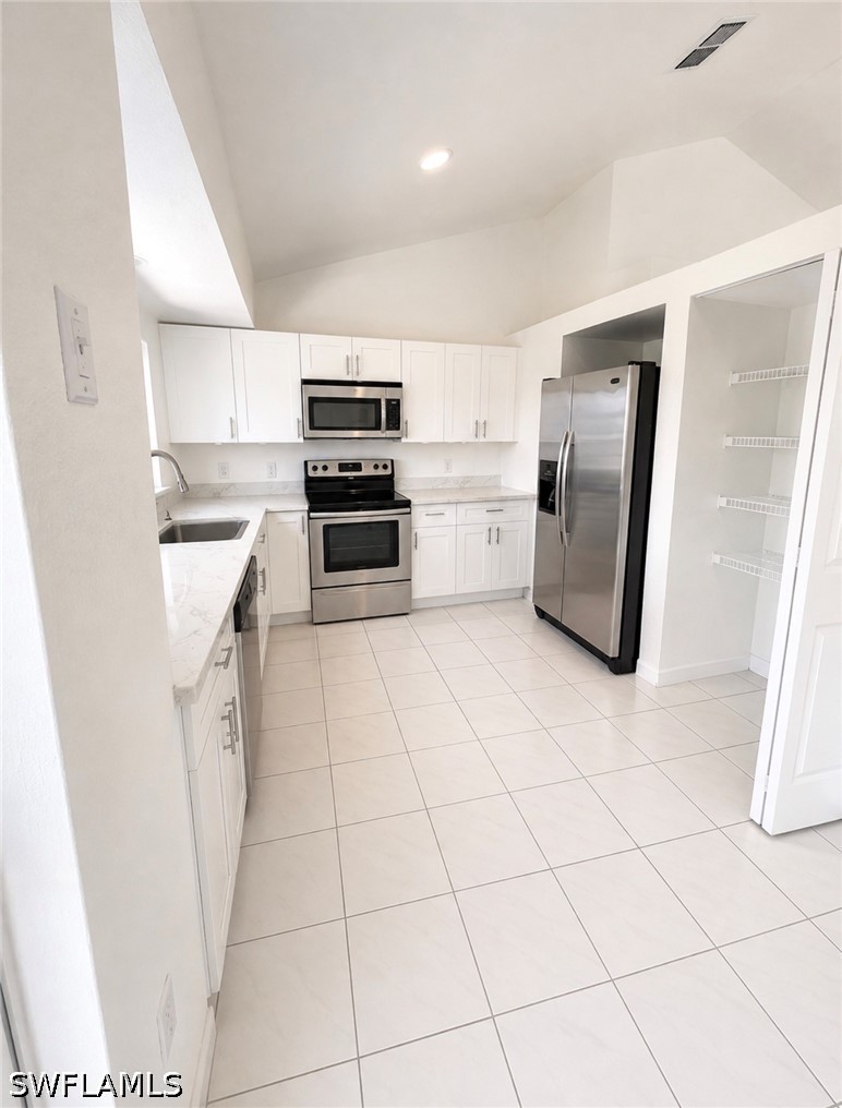 2 Bed SingleFamilyResidence for Sale in Naples, FL, $2,400 — photo 7