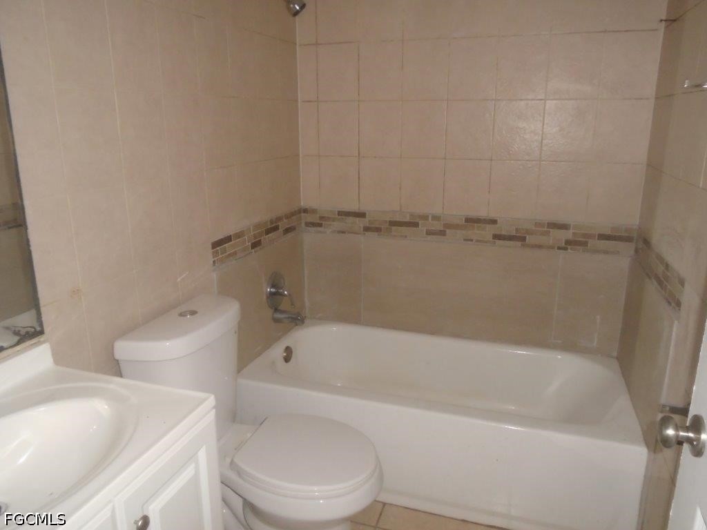 4 Bed SingleFamilyResidence for Sale in Fort Myers, FL — photo 7