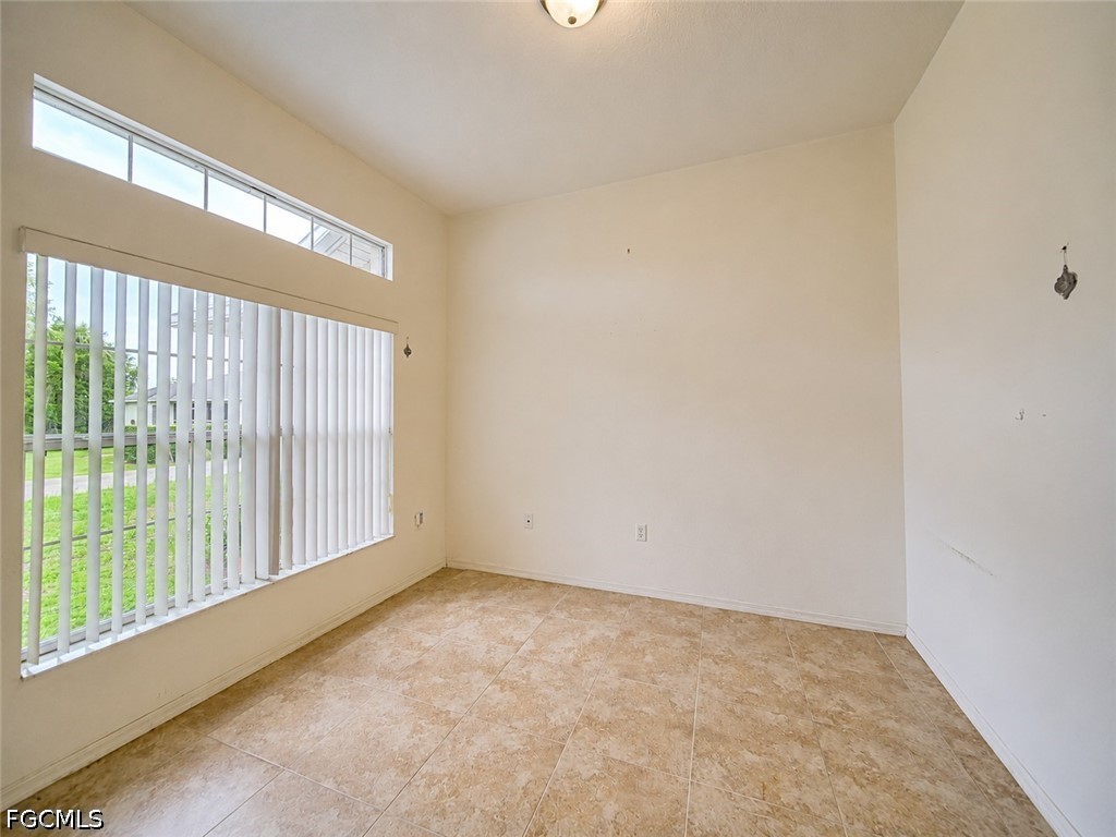 4 Bed SingleFamilyResidence for Sale in Lehigh Acres, photo 7