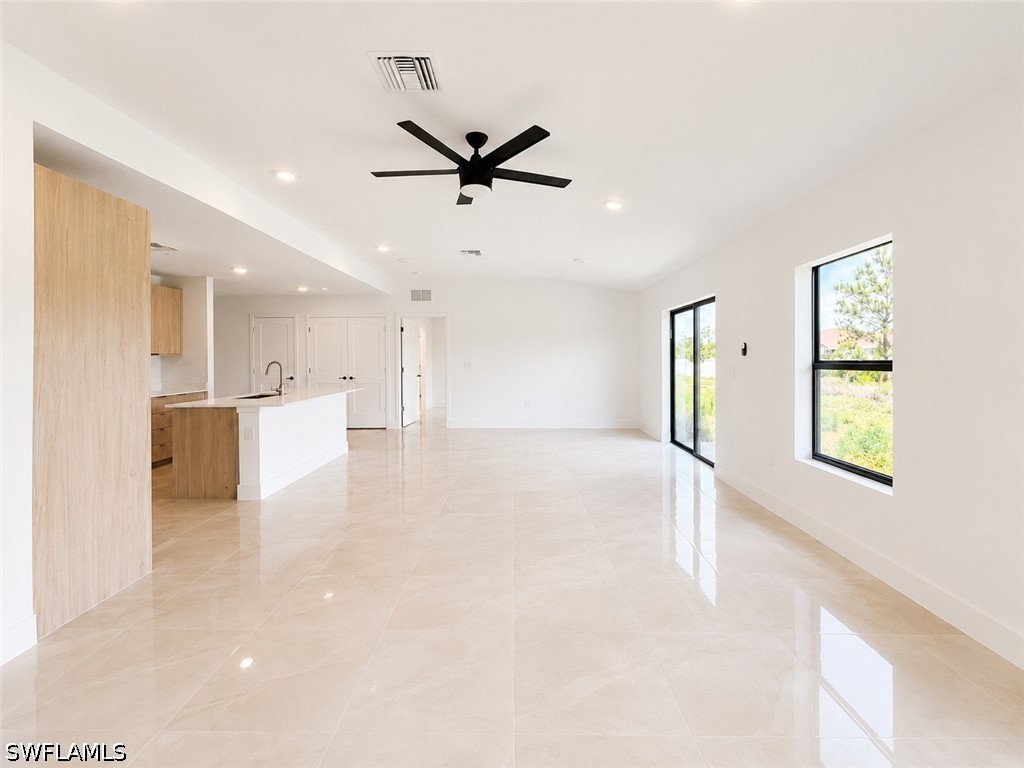 3 Bed SingleFamilyResidence for Sale in Lehigh Acres, photo 7