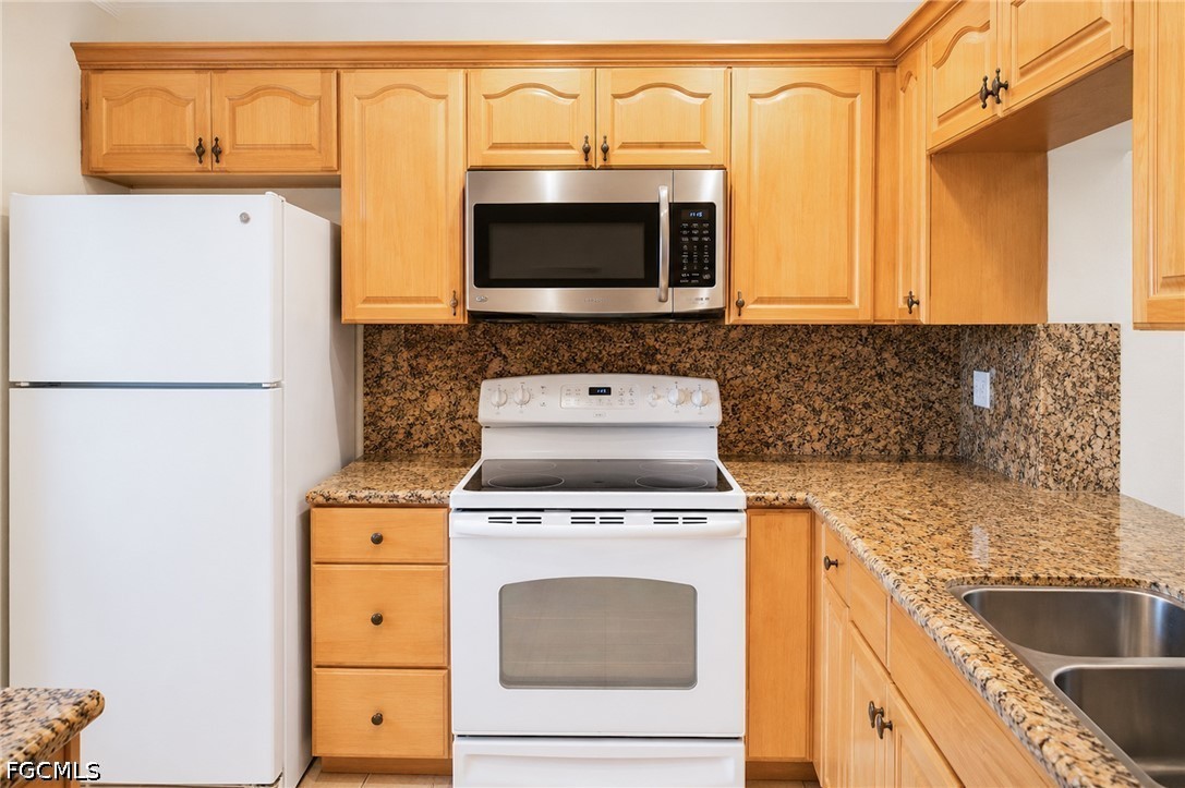 2 Bed Condominium for Sale in Cape Coral, photo 7