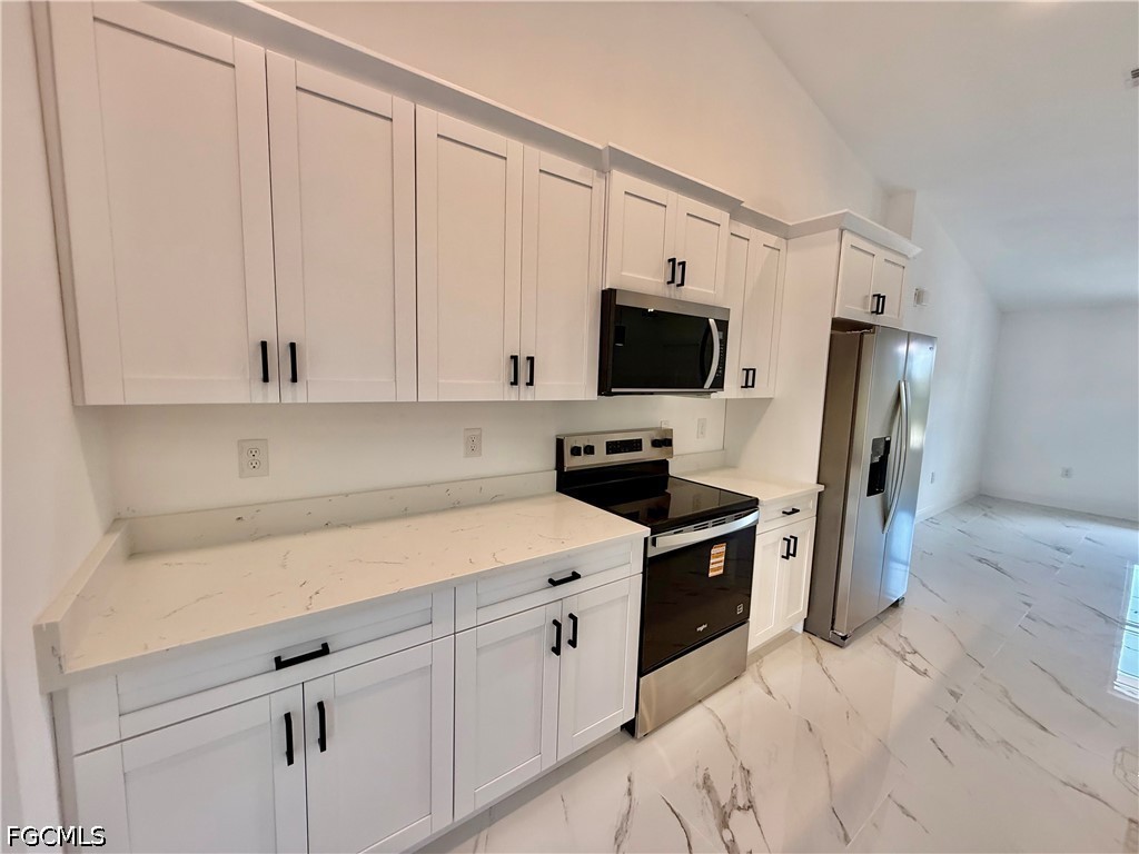 3 Bed SingleFamilyResidence for Sale in Lehigh Acres, photo 7