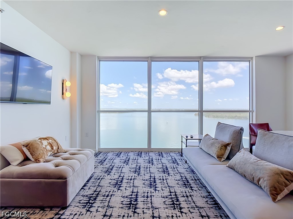 1 Bed Waterfront Home for Sale in Fort Myers Beach, photo 7