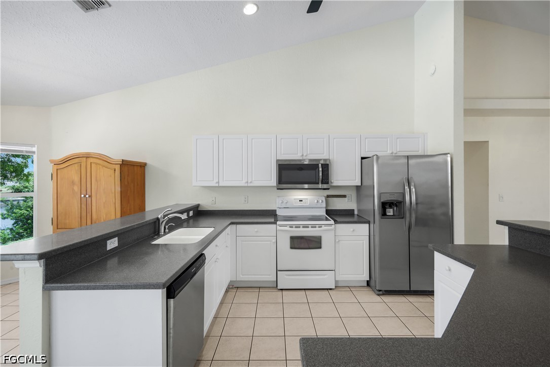 3 Bed Pool Home for Sale in Cape Coral, photo 7