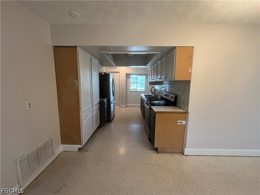 3 Bed SingleFamilyResidence for Sale in Fort Myers, photo 7