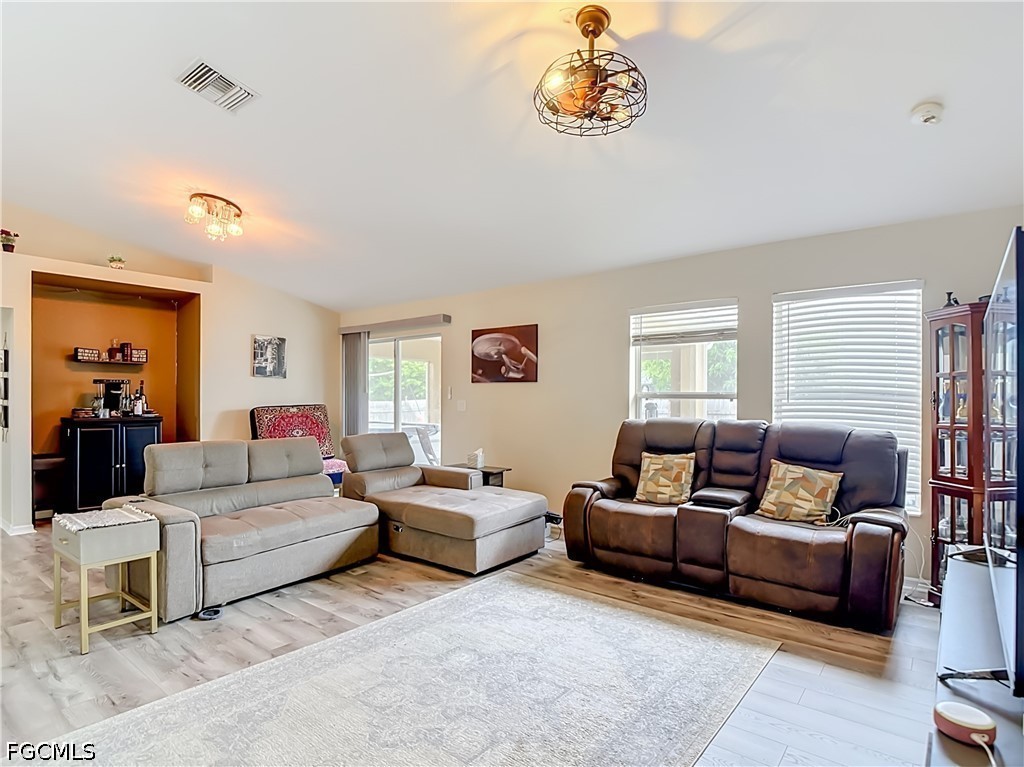 3 Bed SingleFamilyResidence for Sale in Cape Coral, photo 7